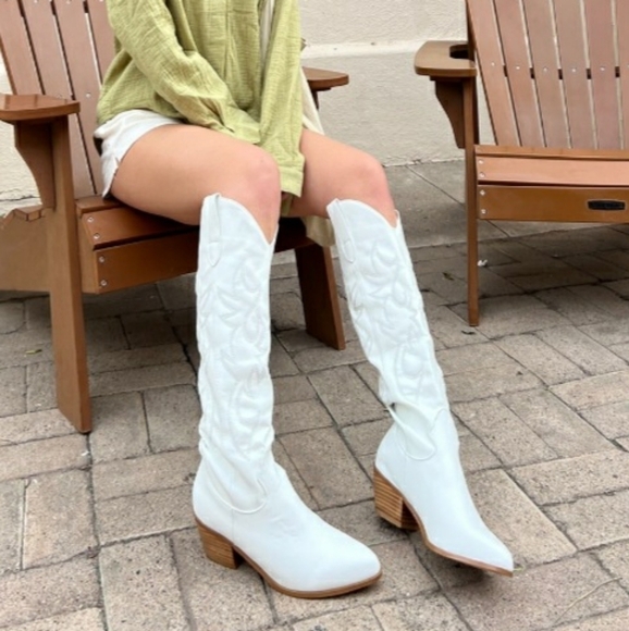 BOOTS white faux leather size 11 - Picture 1 of 16